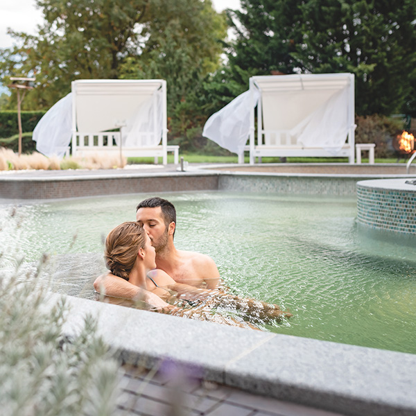 Romantikus wellness fürdőzés Sárváron a Spirit Hotelben. Termálvíz, exkluzív kényeztetés.